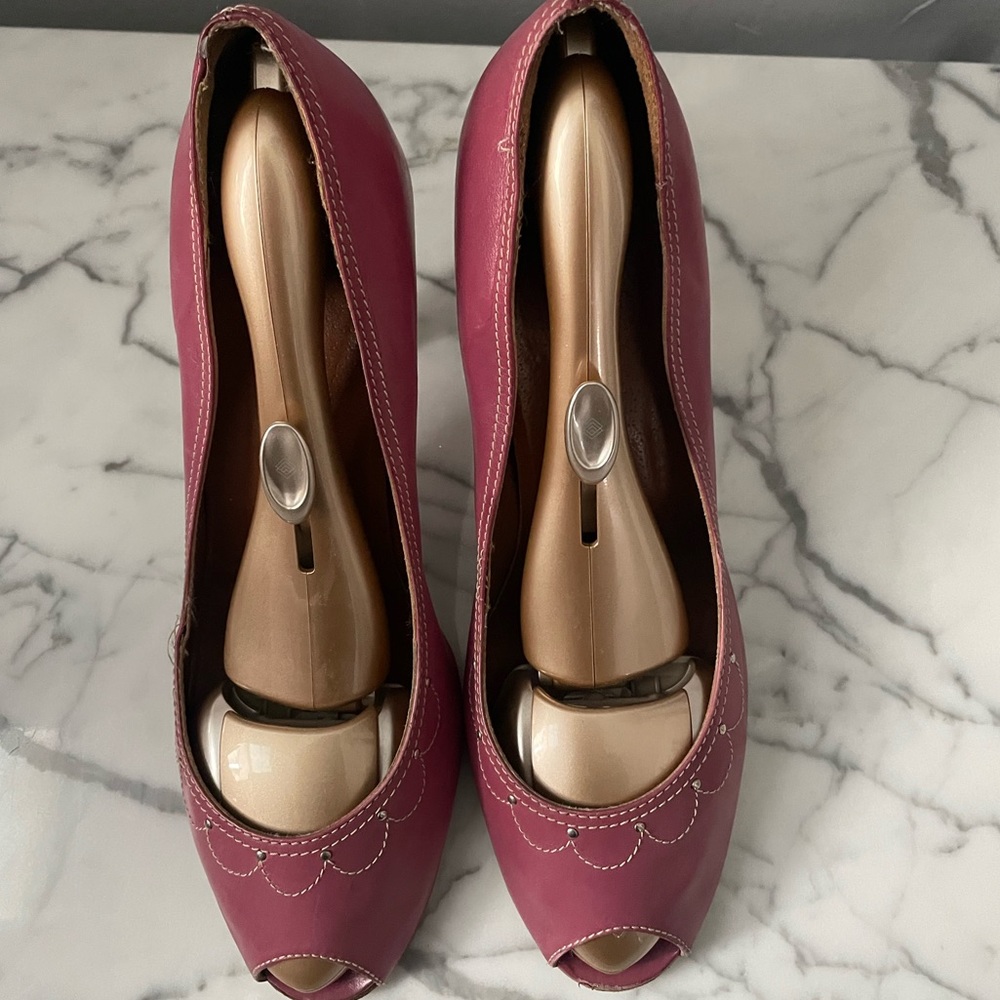 Marc Jacobs Peep Toe Raspberry Pumps Size 11